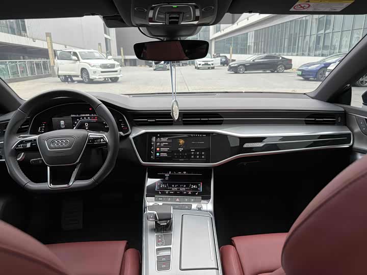 Фото 9 - Audi A7L