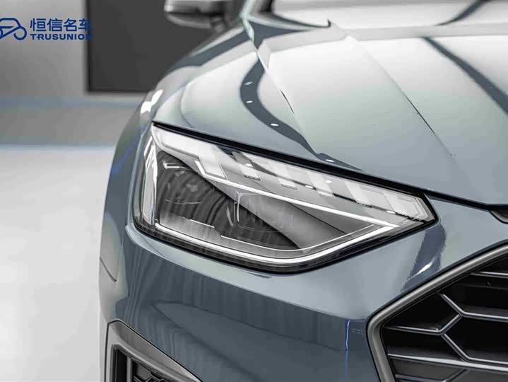 Фото 10 - Audi A4L