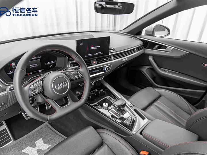 Фото 12 - Audi A4L