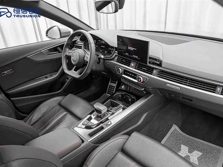 Фото 14 - Audi A4L