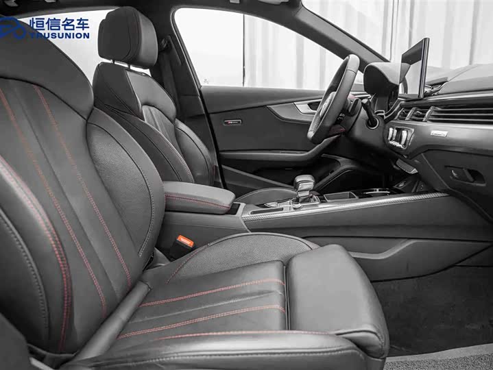 Фото 15 - Audi A4L