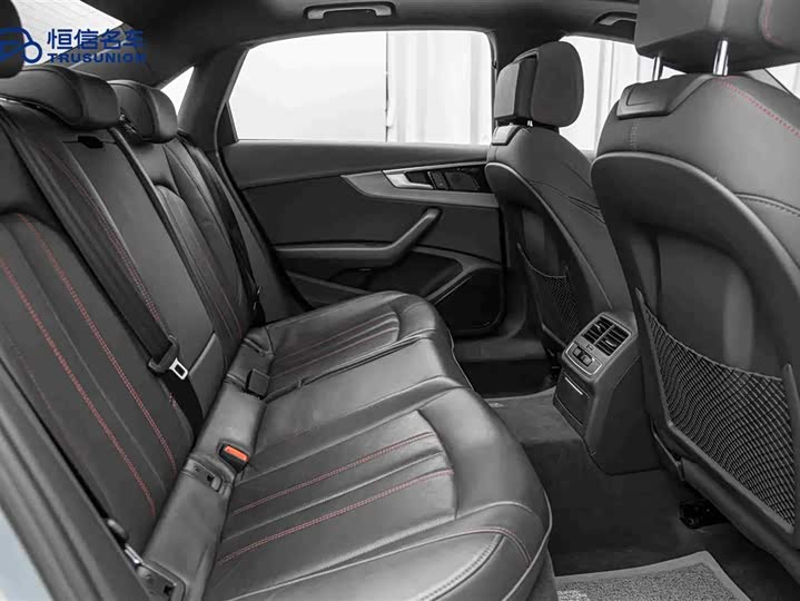 Фото 16 - Audi A4L