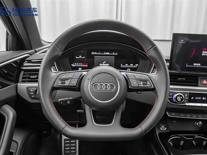 Фото 17 - Audi A4L