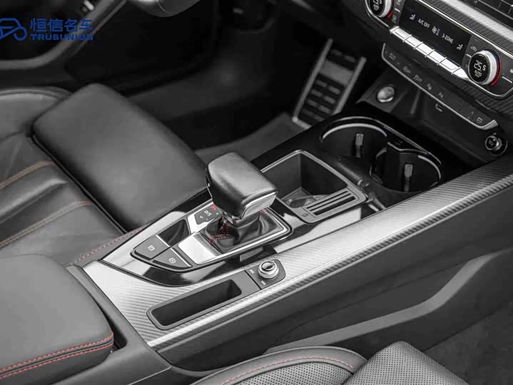 Фото 19 - Audi A4L