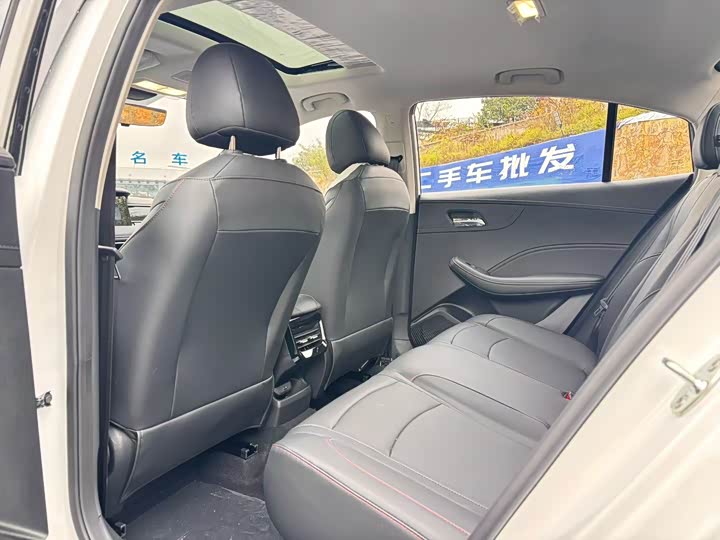 Фото 5 - Roewe i5