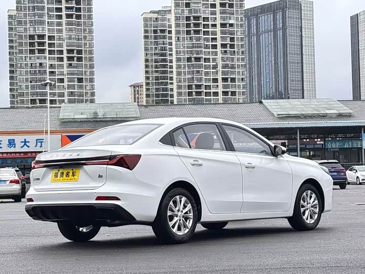 Фото 7 - Roewe i5