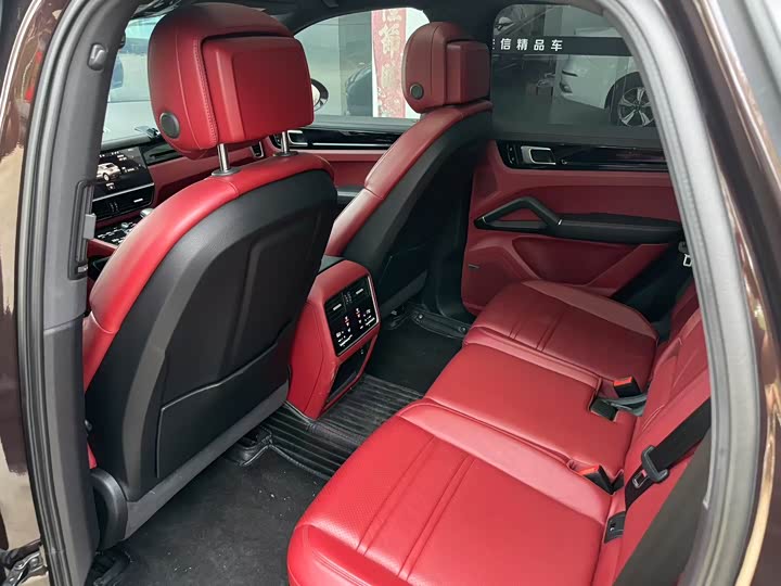 Фото 9 - Porsche Cayenne