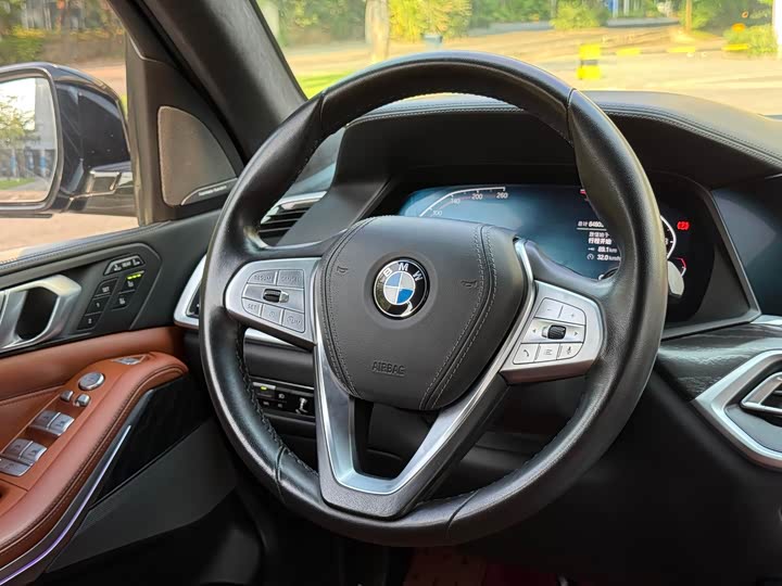 Фото 10 - BMW X7