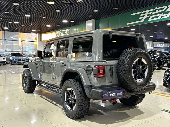 Фото 24 - Jeep Wrangler