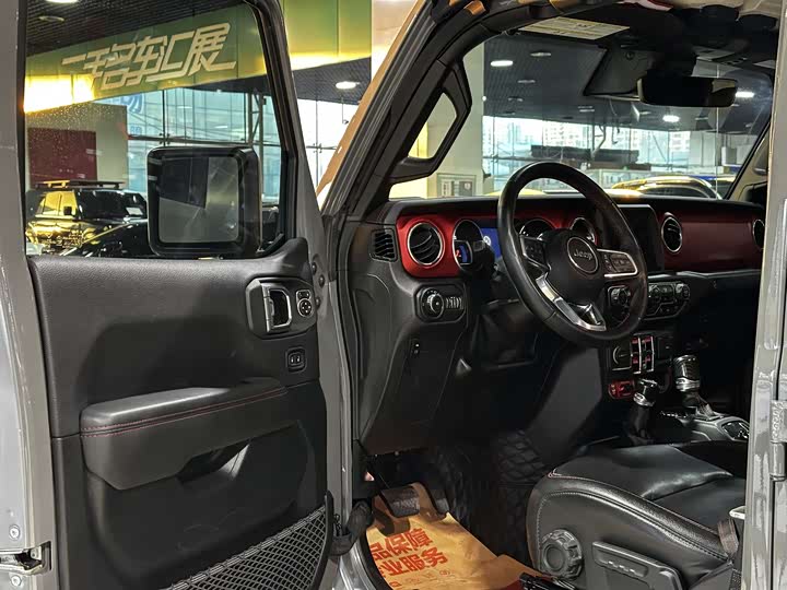 Фото 8 - Jeep Wrangler