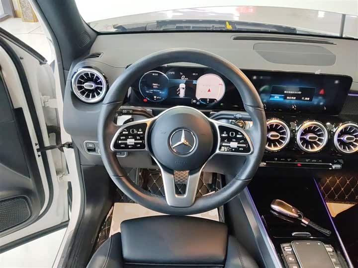 Фото 11 - Mercedes-Benz GLB-Class