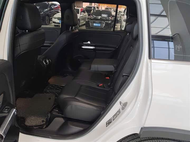 Фото 17 - Mercedes-Benz GLB-Class