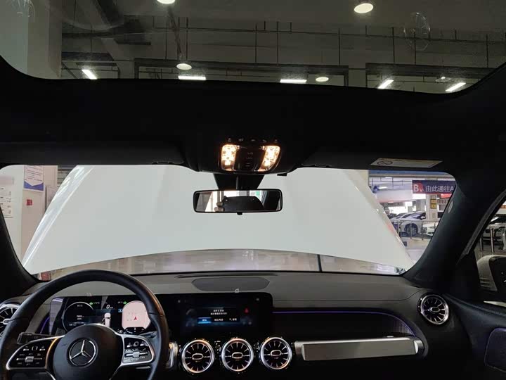 Фото 18 - Mercedes-Benz GLB-Class