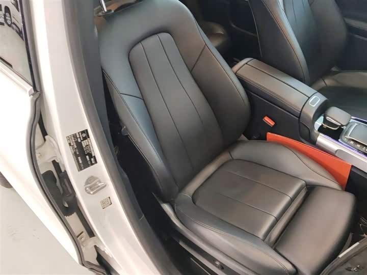 Фото 25 - Mercedes-Benz GLB-Class