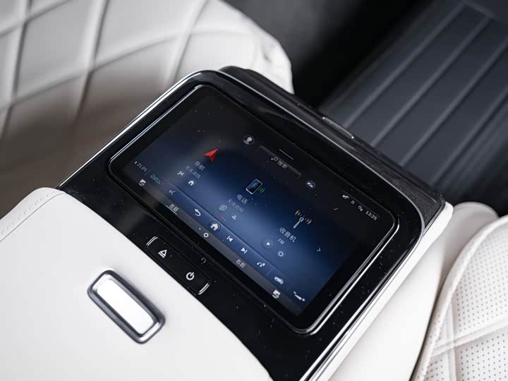 Фото 10 - Mercedes-Benz Maybach S-Class