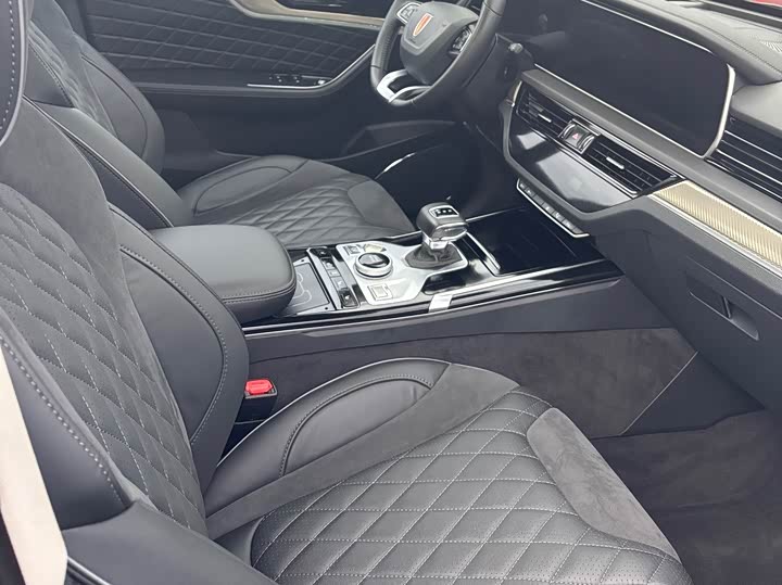 Фото 14 - Hongqi HS5