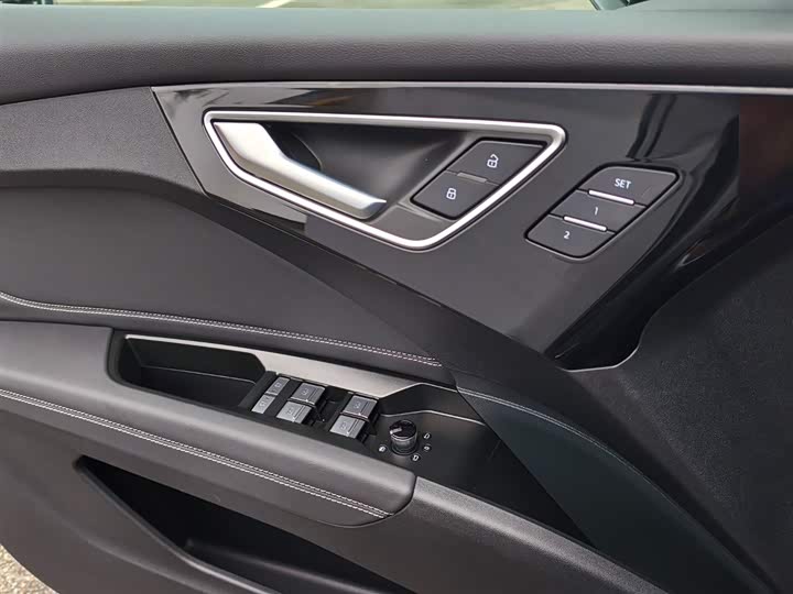 Фото 11 - Audi Q4 e-tron