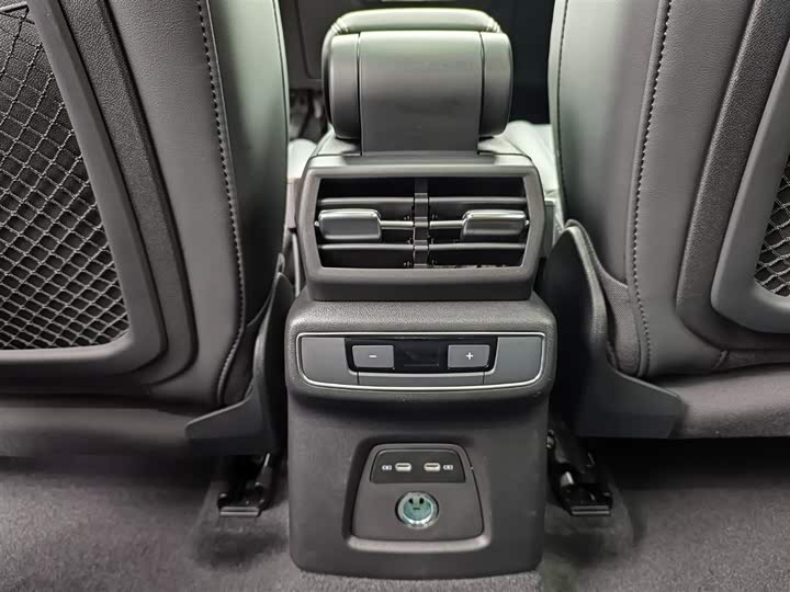 Фото 13 - Audi Q4 e-tron