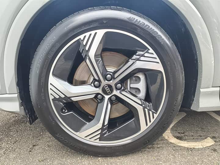 Фото 16 - Audi Q4 e-tron