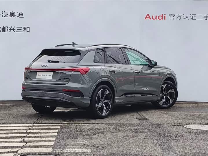 Фото 4 - Audi Q4 e-tron