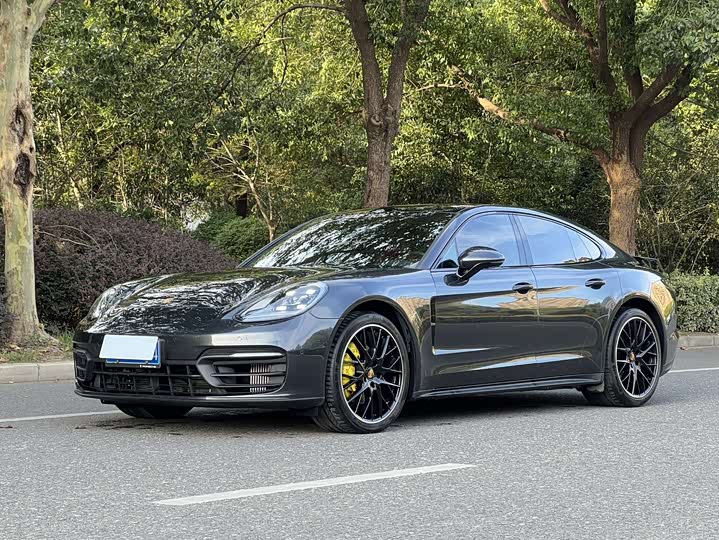 Фото 1 - Porsche Panamera