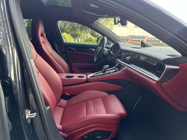 Фото 14 - Porsche Panamera