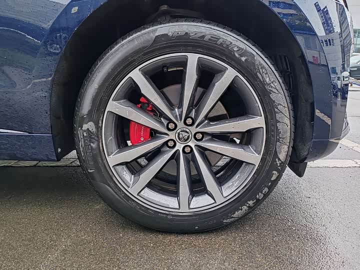 Фото 13 - Jaguar F-Pace