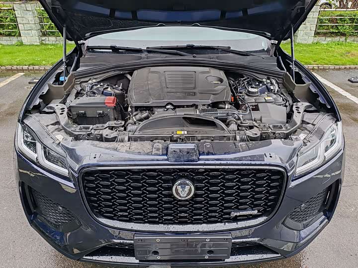 Фото 14 - Jaguar F-Pace