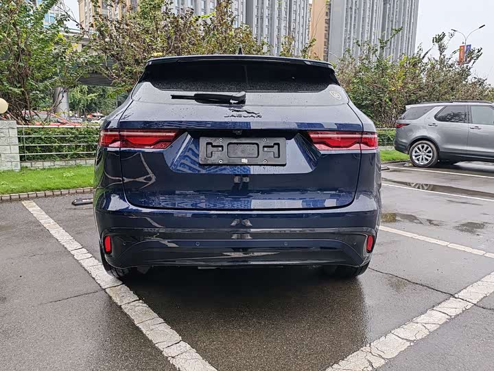 Фото 15 - Jaguar F-Pace