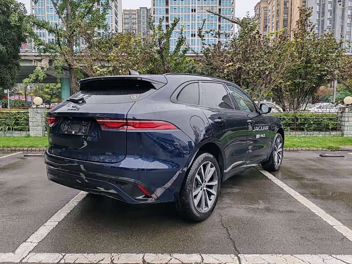 Фото 3 - Jaguar F-Pace