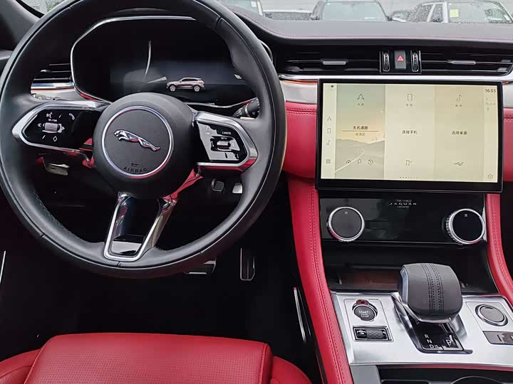 Фото 7 - Jaguar F-Pace