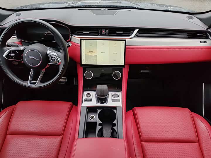 Фото 8 - Jaguar F-Pace