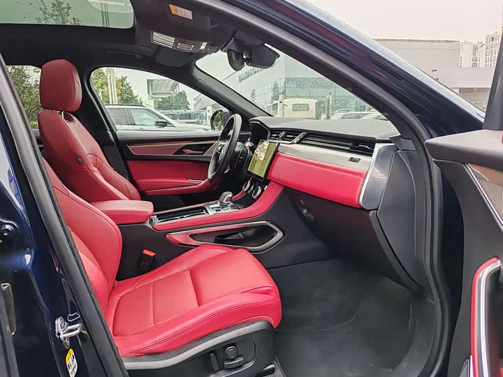 Фото 9 - Jaguar F-Pace