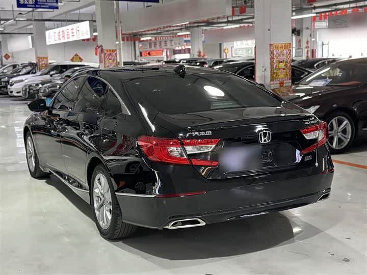 Фото 11 - Honda Accord