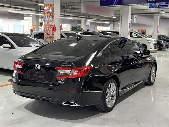 Фото 13 - Honda Accord