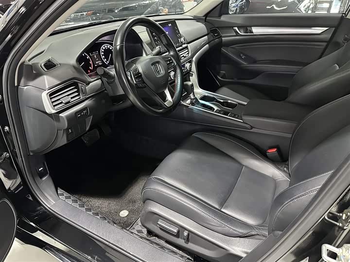 Фото 14 - Honda Accord