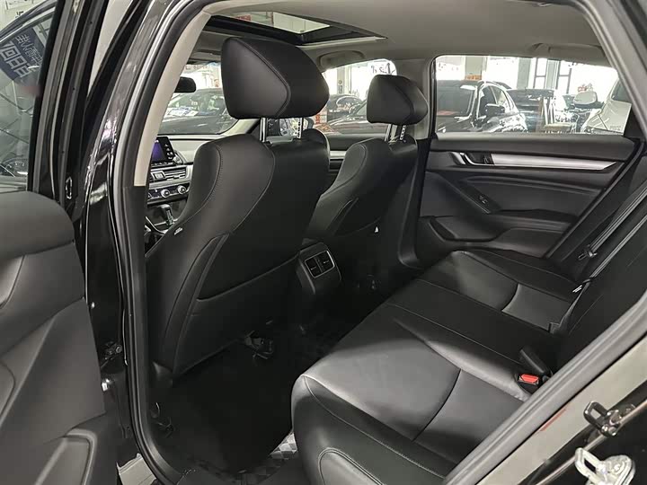 Фото 16 - Honda Accord