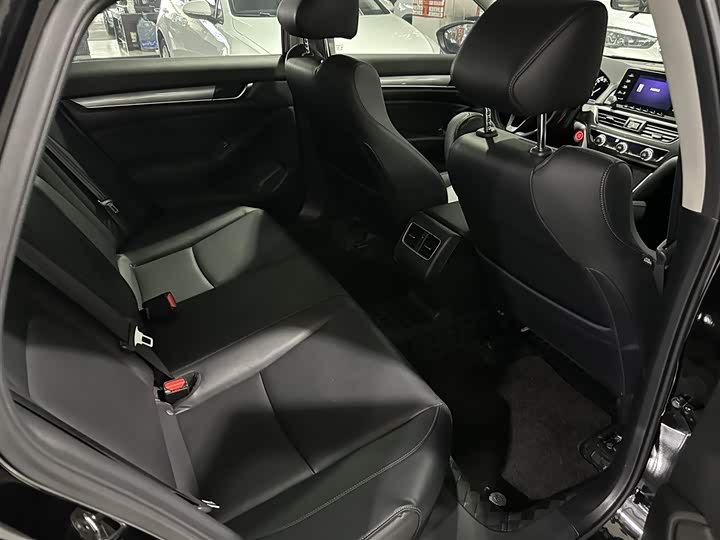 Фото 4 - Honda Accord