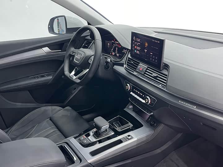 Фото 15 - Audi Q5L