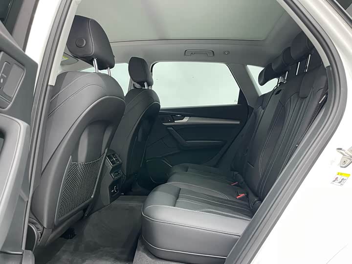 Фото 17 - Audi Q5L