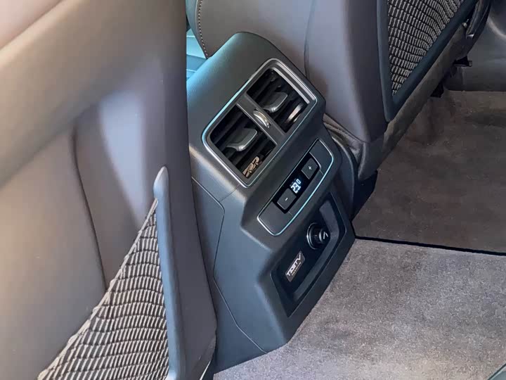 Фото 18 - Audi Q5L