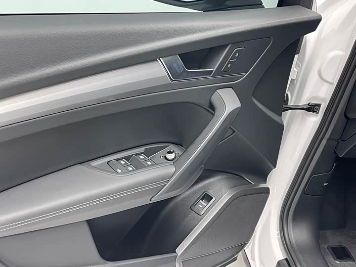 Фото 5 - Audi Q5L