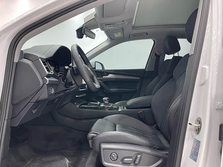 Фото 6 - Audi Q5L