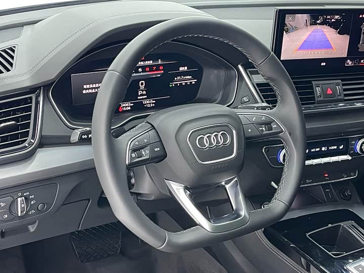 Фото 9 - Audi Q5L