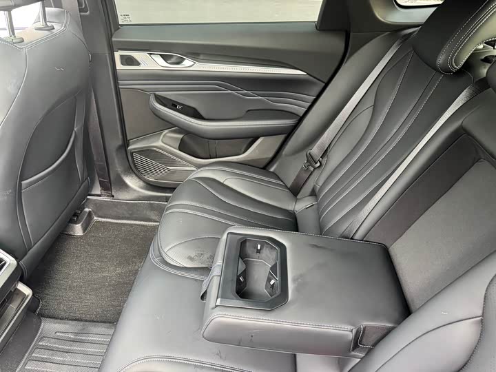 Фото 14 - Geely Preface