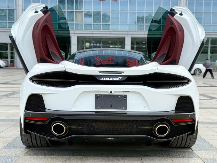 Фото 17 - McLaren GT