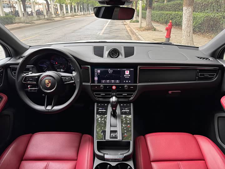 Фото 16 - Porsche Macan