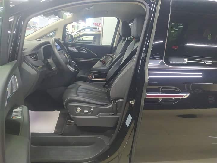 Фото 15 - Hongqi HQ9