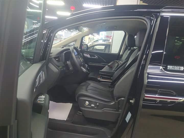 Фото 16 - Hongqi HQ9