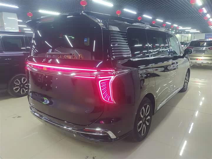Фото 7 - Hongqi HQ9
